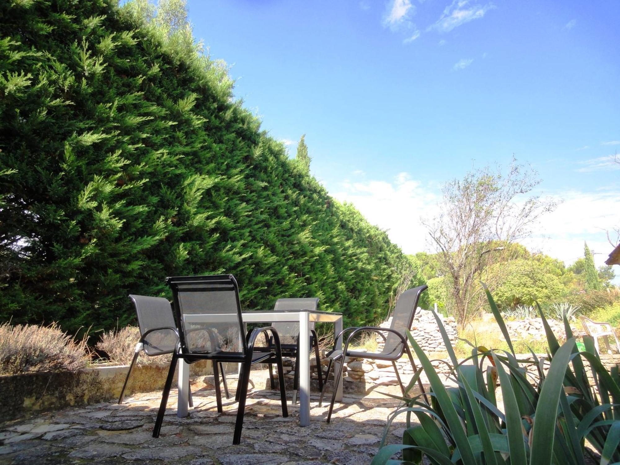 Les Olives Apartment Uzes Exterior photo