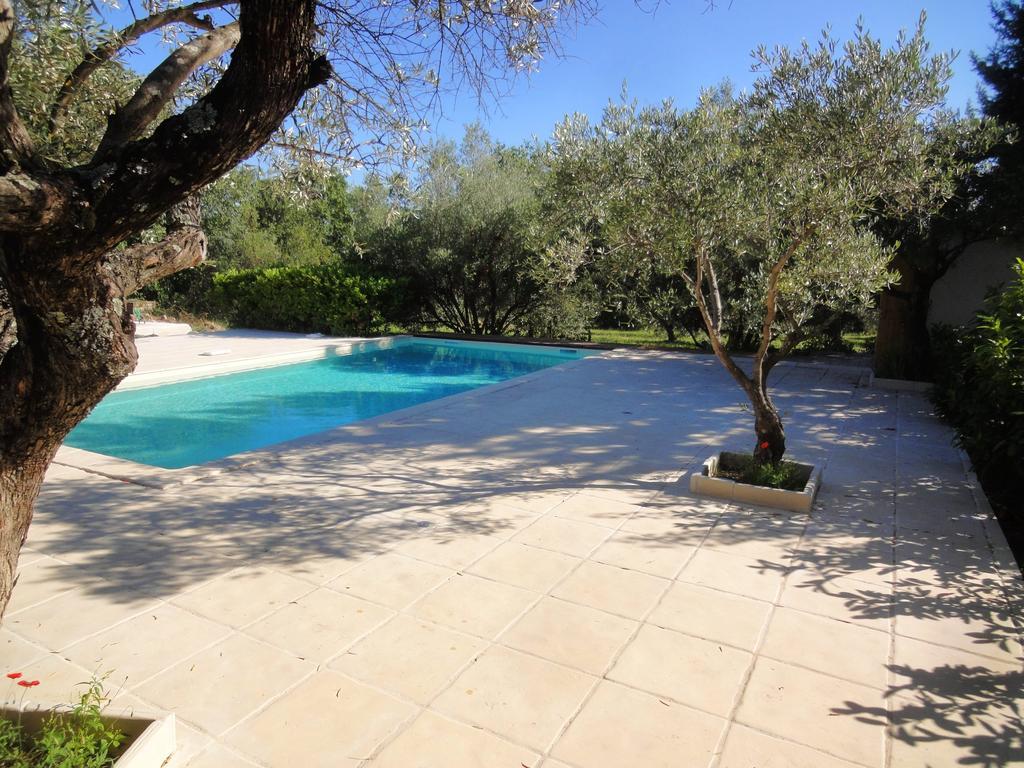 Les Olives Apartment Uzes Exterior photo