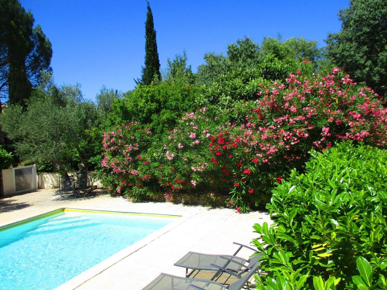 Les Olives Apartment Uzes Exterior photo